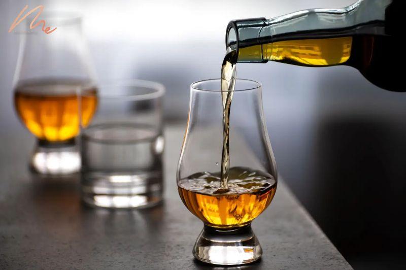 Cách uống cocktail kiểu neat giúp tận hưởng trọn hương vị và đặc trưng riêng loại rượu bạn yêu cầu