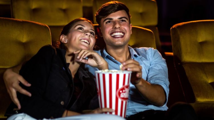 Rạp chiếu phim là điểm đến lý tưởng cho buổi hẹn hò đầu tiên